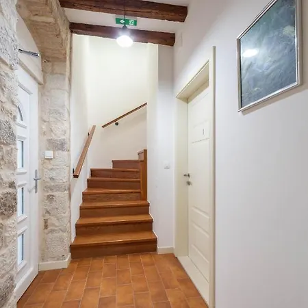 Stephane Vibe Apartament *